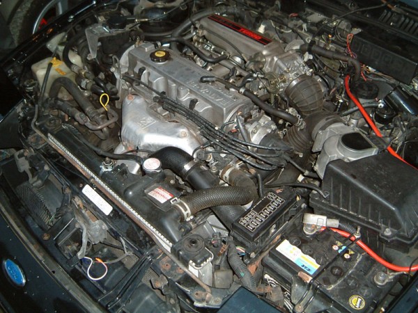 Motorraum 1.jpg (198.52 KiB) 9951 mal betrachtet Motorraum 1.jpg