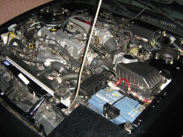 Motorraum 2.JPG (72.61 KiB) 9968 mal betrachtet Motorraum 2.JPG