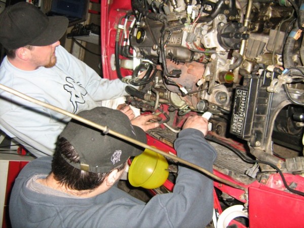 Motorraum 3.JPG (135.86 KiB) 9968 mal betrachtet Motorraum 3.JPG